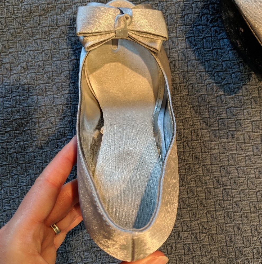Silver heels - Picture 3 of 5